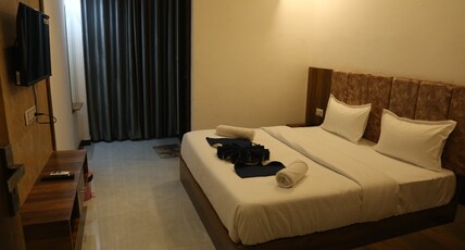 Mount Way Hotel & Restaurant Room Type - Deluxe Room