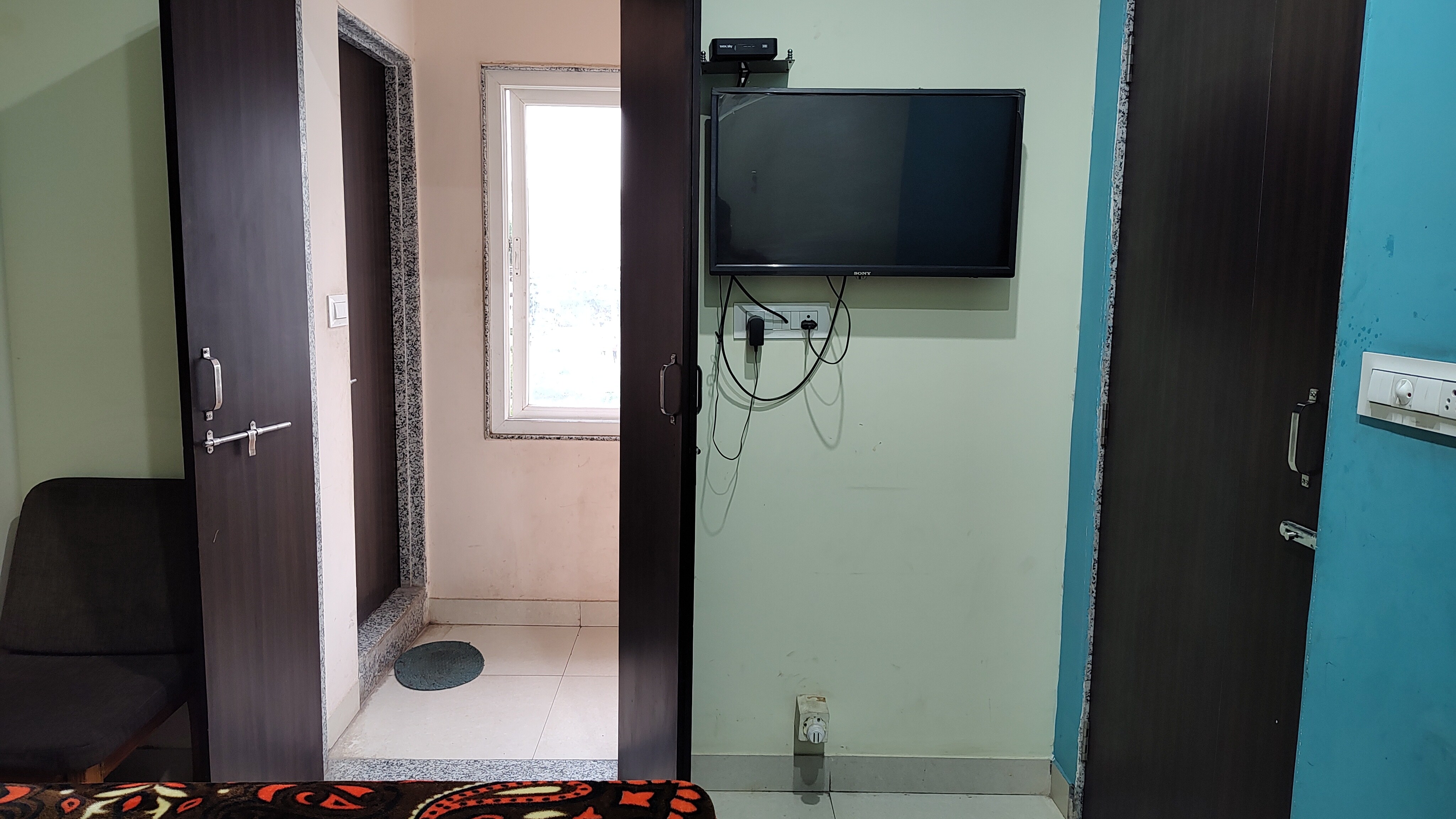 Hotel F Cube - Tap to explore photos