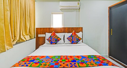 FabHotel New Srinika Premium Room Type - Deluxe Room FabHotel New Srinika Premium Room Type - Deluxe Room