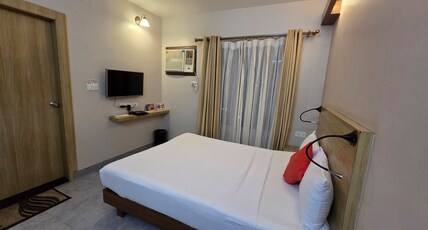 Hotel Gulmohar Grand Room Type - Executive Room with Work Desk (Double Bed)