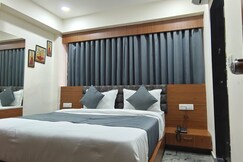 Address of hotel new kunj villa