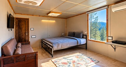 THE CHAIL HEIGHTS HOTEL AND RESORT Room Type - Premium Nature King Room THE CHAIL HEIGHTS HOTEL AND RESORT Room Type - Premium Nature King Room
