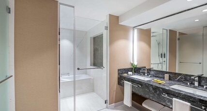 Hilton Al Khobar King Fahd Causeway Room Type - KING DLXE ONE BEDRM SUITE