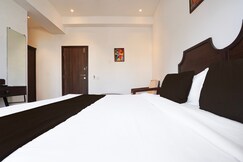 Super Townhouse Central Bazar Road Ramdaspeth