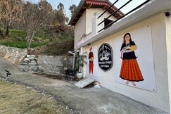Pahadi Pind Cottage 2BR in Mukteshwar with Fireplace