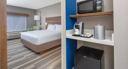  Holiday Inn Express & Suites Surprise, an IHG Hotel Room Type - 1 King Standard Comm Mobil Access Tub