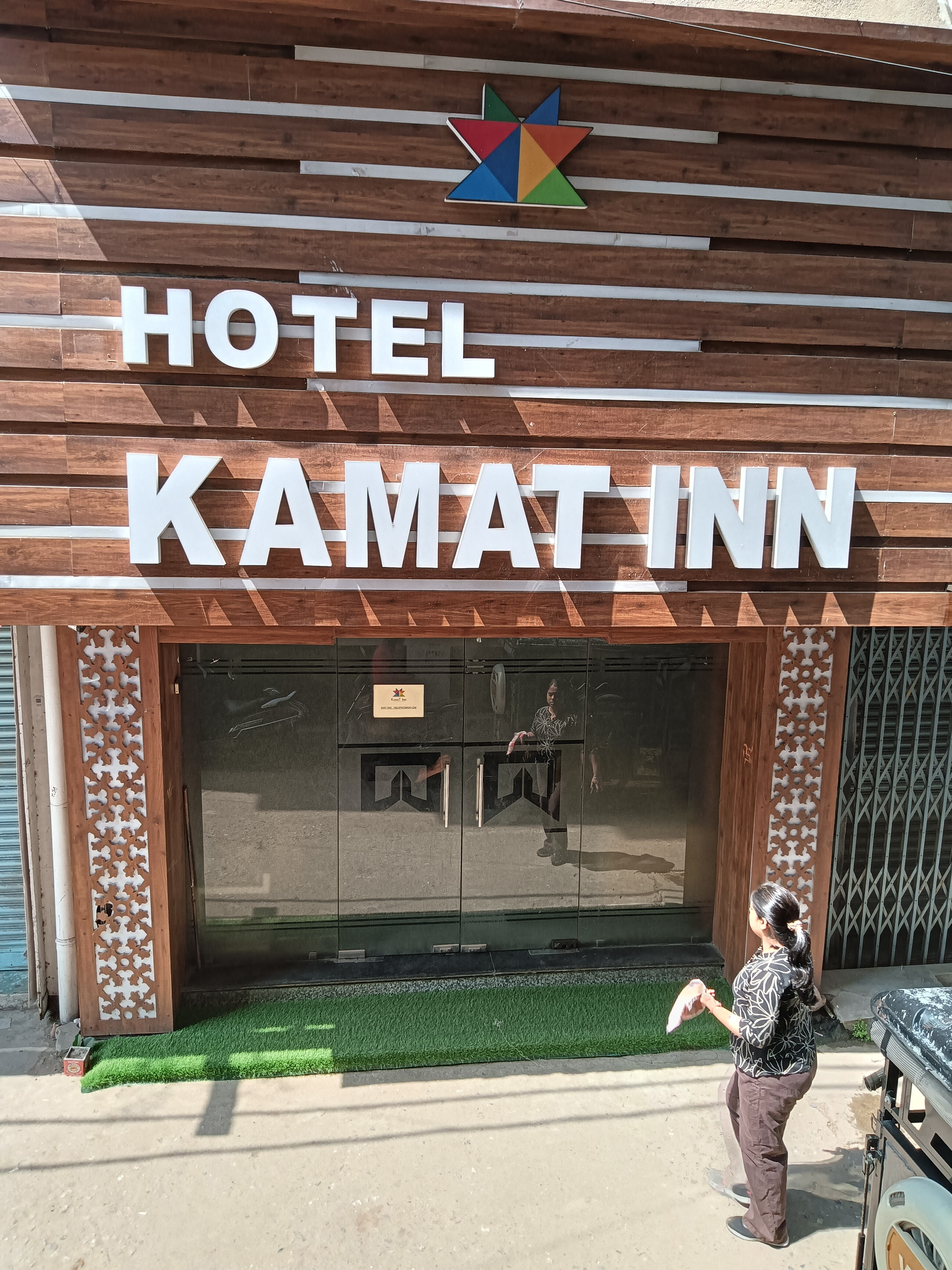 Hotel Kamat Inn - Tap to explore photos