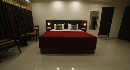 SUNRISE Hotel Room Type - Deluxe Room - King Bed