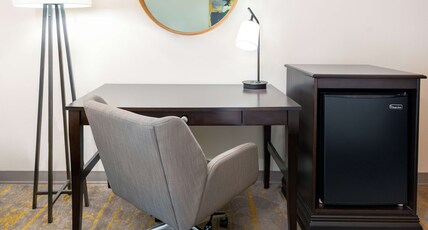 Hampton Inn & Suites Sarasota / Lakewood Ranch Room Type - 1 KING BED - NON SMOKING