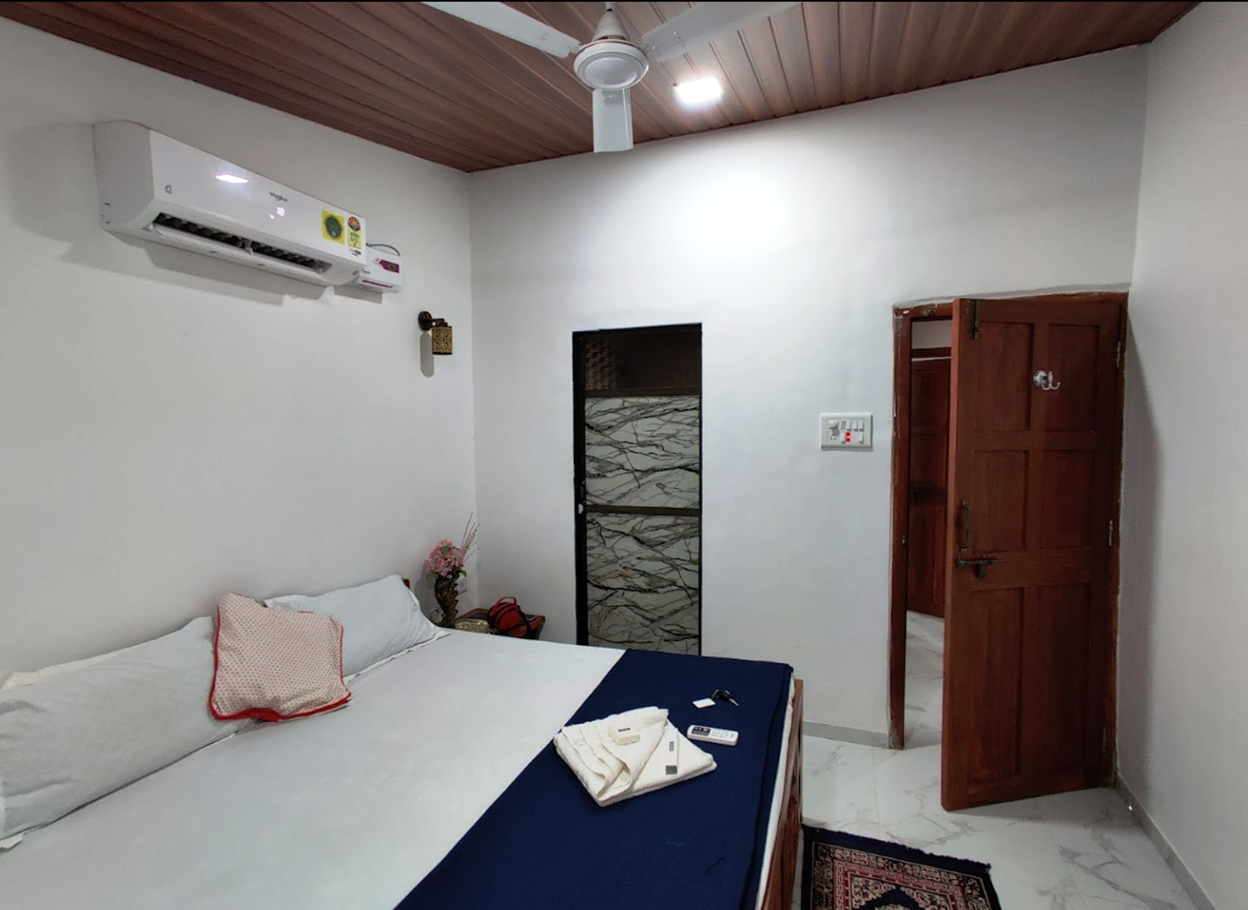 Ekkant home stay - Tap to explore photos