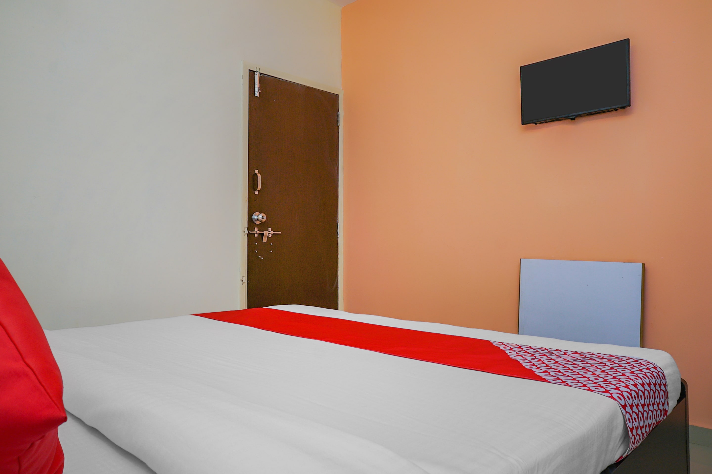 Hotel O Ema Happy Stay - Tap to explore photos