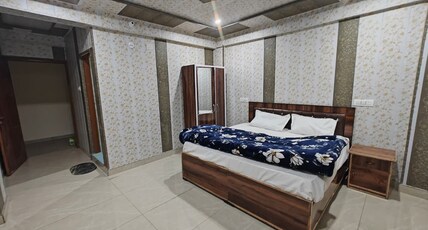 The Himlay -900 Mtrs From Temple Room Type - Deluxe Double Bedroom 