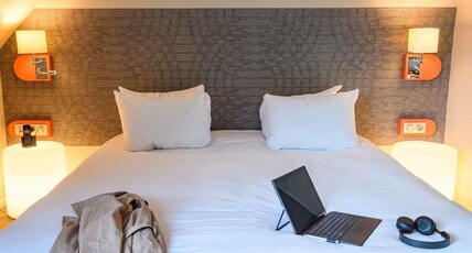 ibis Styles Tours Centre Room Type - Family room with a double bed, a sofa bed and a single bed