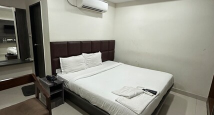 HOTEL VR ASHOKA GRAND Room Type - STANDARD ROOM