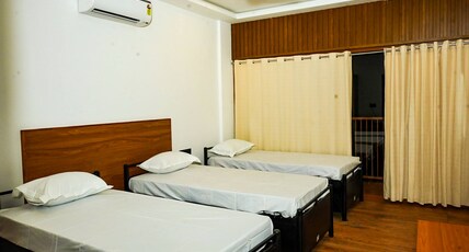 Athidhi Comfort E Premium Hostel Bed & Breakfast Room Type - Bedroom E3