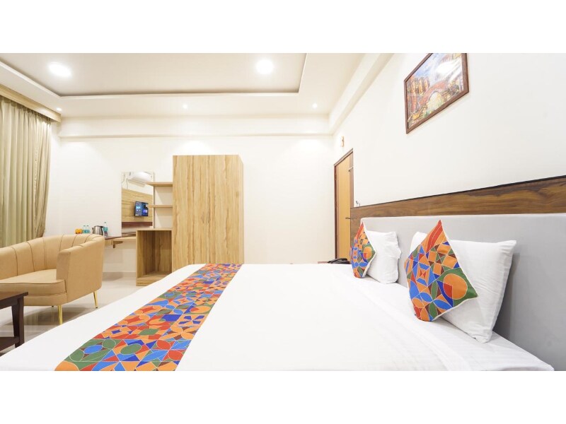 EASYNEST SERVICED SUITES - Tap to explore photos