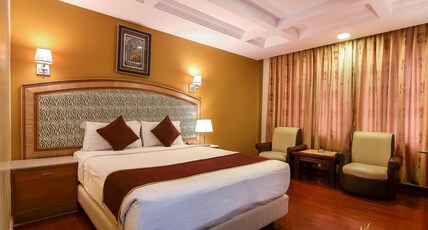 Golden Metro Hotel Room Type - Supreme (Unmarried Couples Not Allowed)