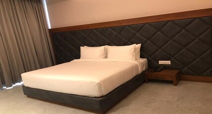 Hotel Parth Room Type - Deluxe Room