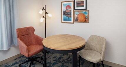 Hampton Inn by Hilton Nashua Room Type - 1 KING BED NONSMOKING
