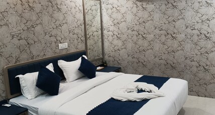 PAL Hotels Triluxe Business Hotel Room Type - Luxury Room with King Bed