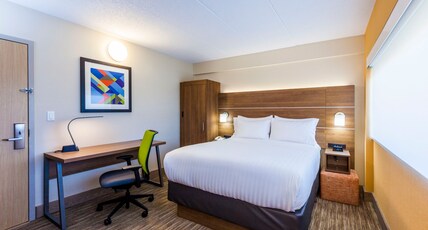 Holiday Inn Express Hotel & Suites Saint John Harbour Side Room Type - 1 Queen Standard