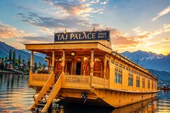 Address of Heritage Deluxe AC Room -Taj palace house boat 2