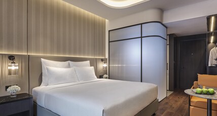 Pullman Singapore Hill Street Room Type - High floor Executive Room, 1 king bed, rain shower, Executive lounge access Pullman Singapore Hill Street Room Type - High floor Executive Room, 1 king bed, rain shower, Executive lounge access