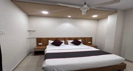 Hotel Convivial Stay Room Type - Deluxe Room