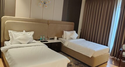 Hotel Luxe Manor Mohali Room Type - Twin Room