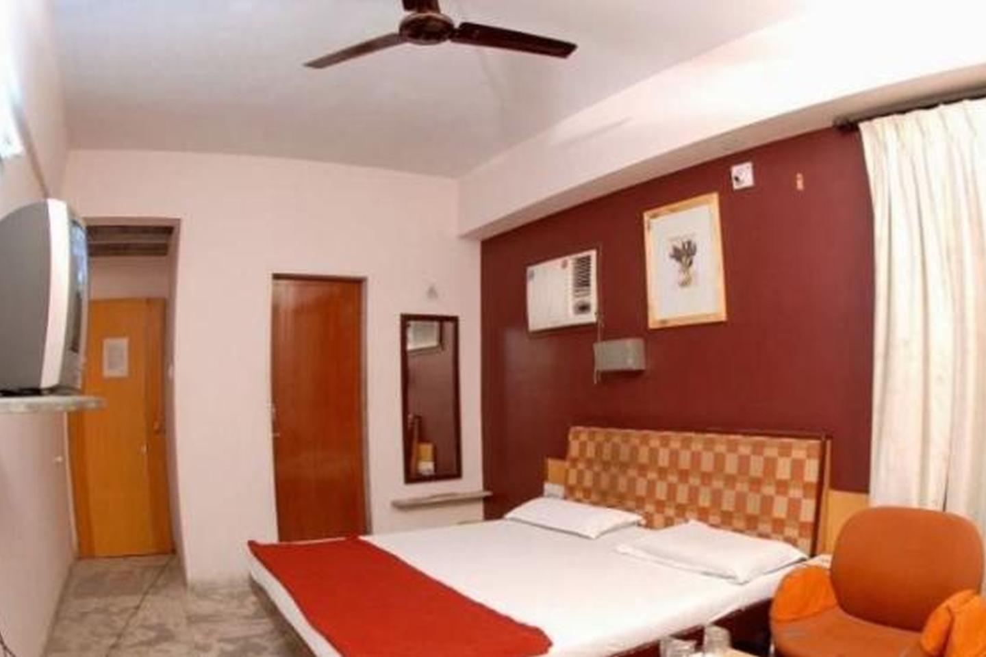 Hotel Rahi Inn - Tap to explore photos