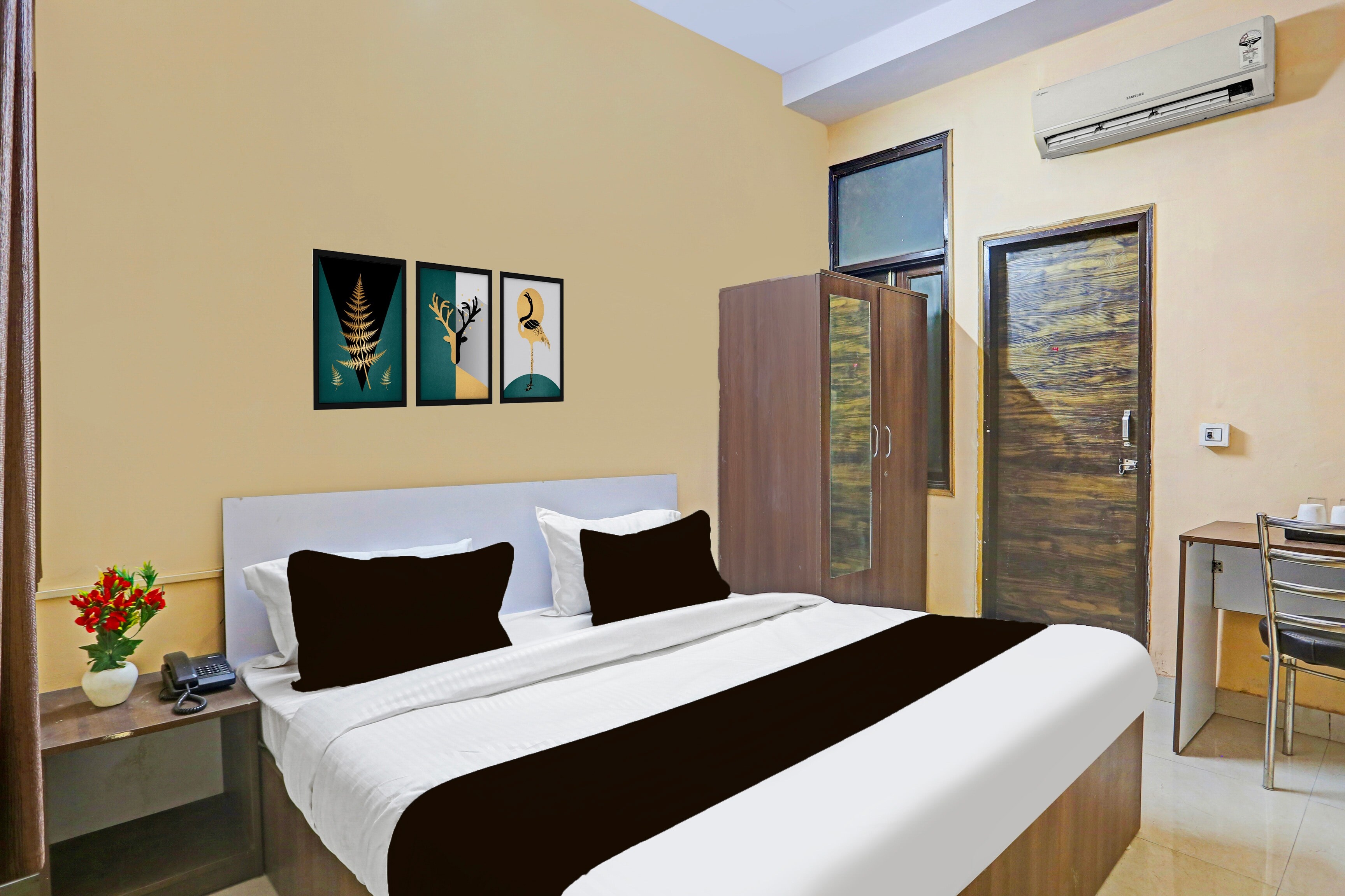 Super Hotel O Shalimar Bagh Max Hospital - Tap to explore photos