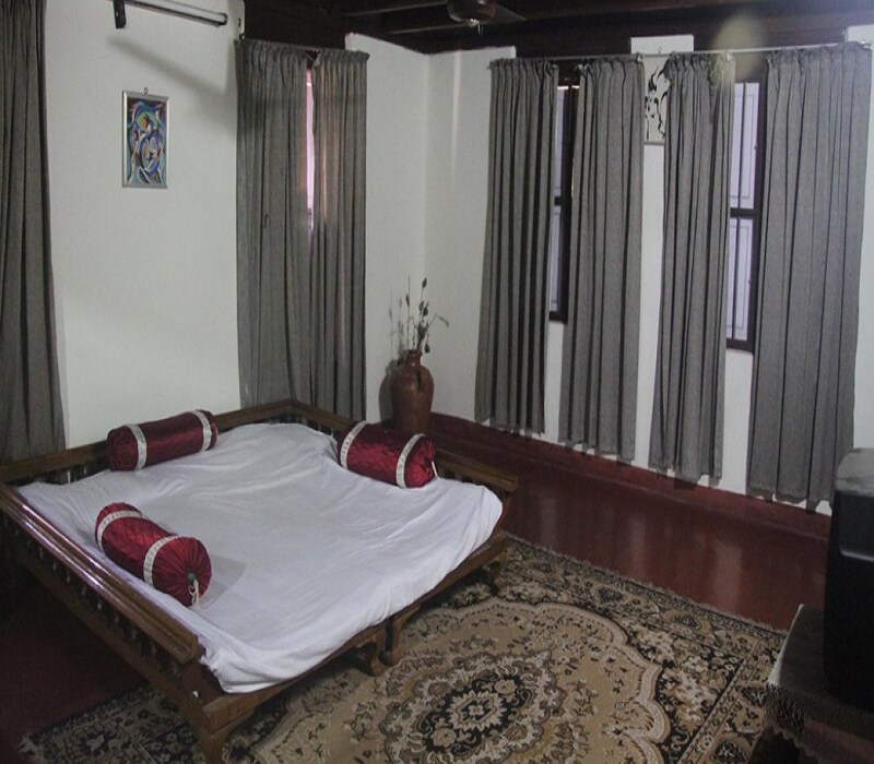 Eadens Hermitage Home Stay - Tap to explore photos