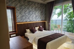 Zenith Twilight | 2BHK Villa with Cliff-View