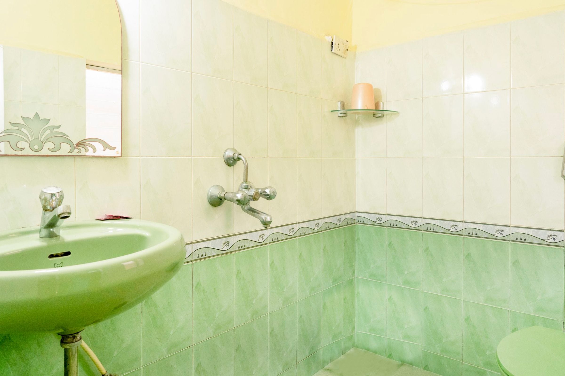 Som's Beach Home - Tap to explore photos