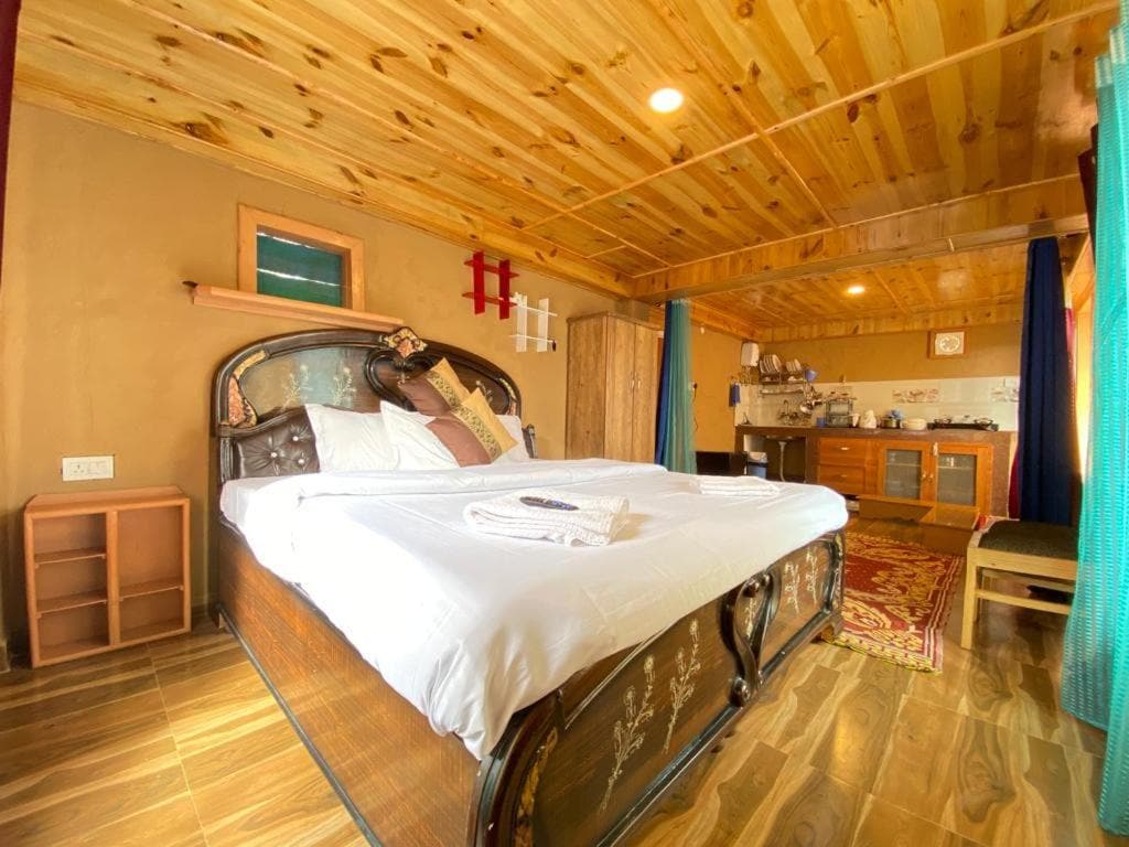 1 BHK INDEPENDENT MUD HOUSE MANALI - Tap to explore photos
