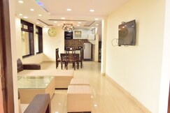 Luxury 4BR Villa Near Mall Road | Mountain View