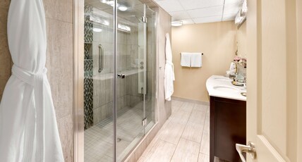 Best Western Plus Nor'wester Hotel & Conference Centre Room Type - Suite-1 King Bed, Non-Smoking, Wet Bar, Microwave And Refrigerator, Spacious Living Quarters, Sofabe Best Western Plus Nor'wester Hotel & Conference Centre Room Type - Suite-1 King Bed, Non-Smoking, Wet Bar, Microwave And Refrigerator, Spacious Living Quarters, Sofabe