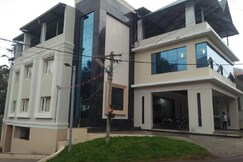 Hotel Le Castle Homestay Building