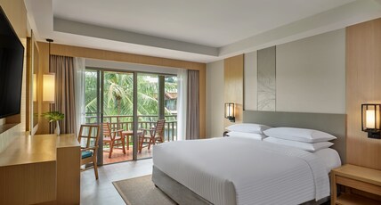 Phuket Marriott Resort & Spa, Merlin Beach Room Type - Guest room, 1 King, Pool view