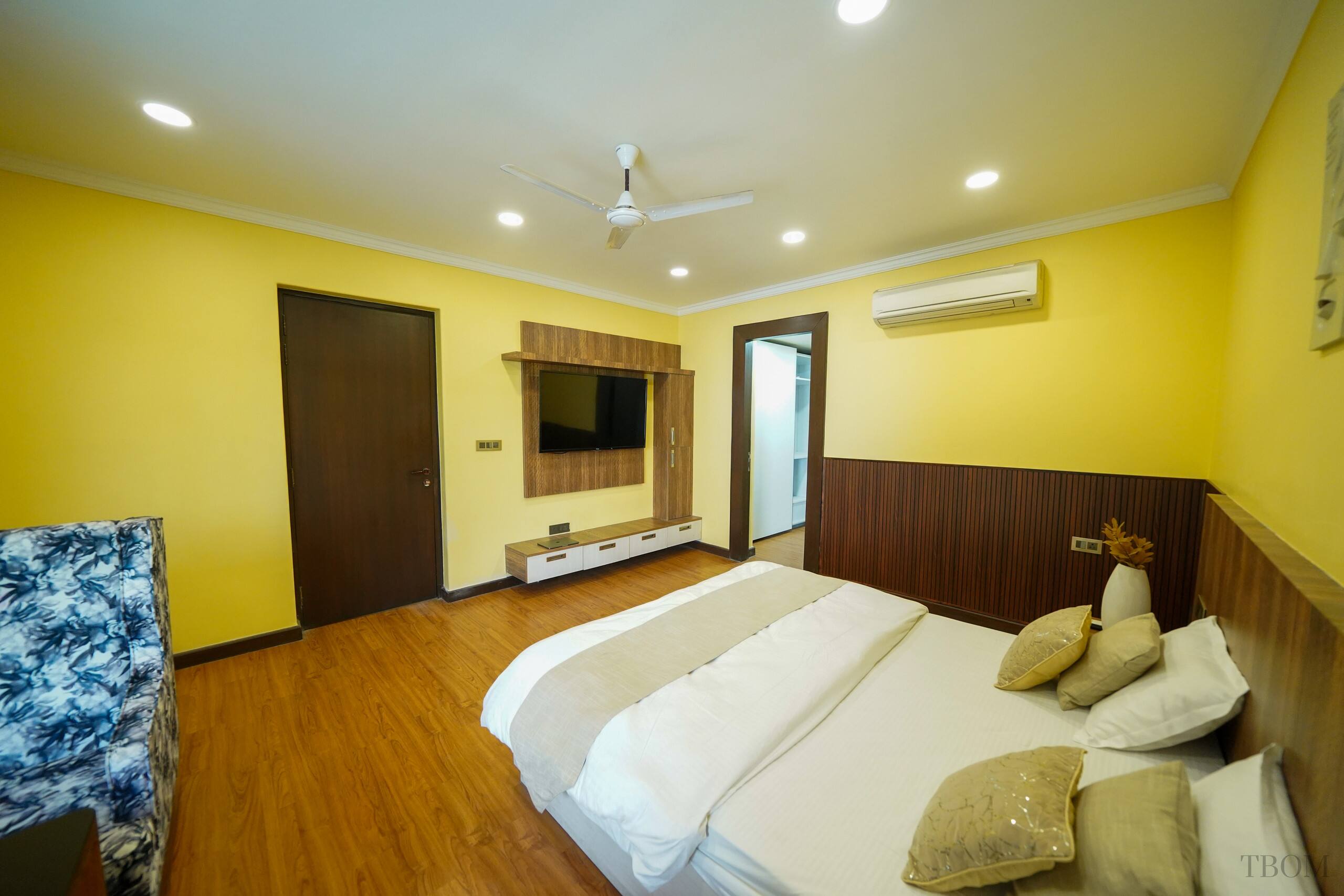 Dharti Room 1BR GF Pool Gym By Sundowner - Tap to explore photos