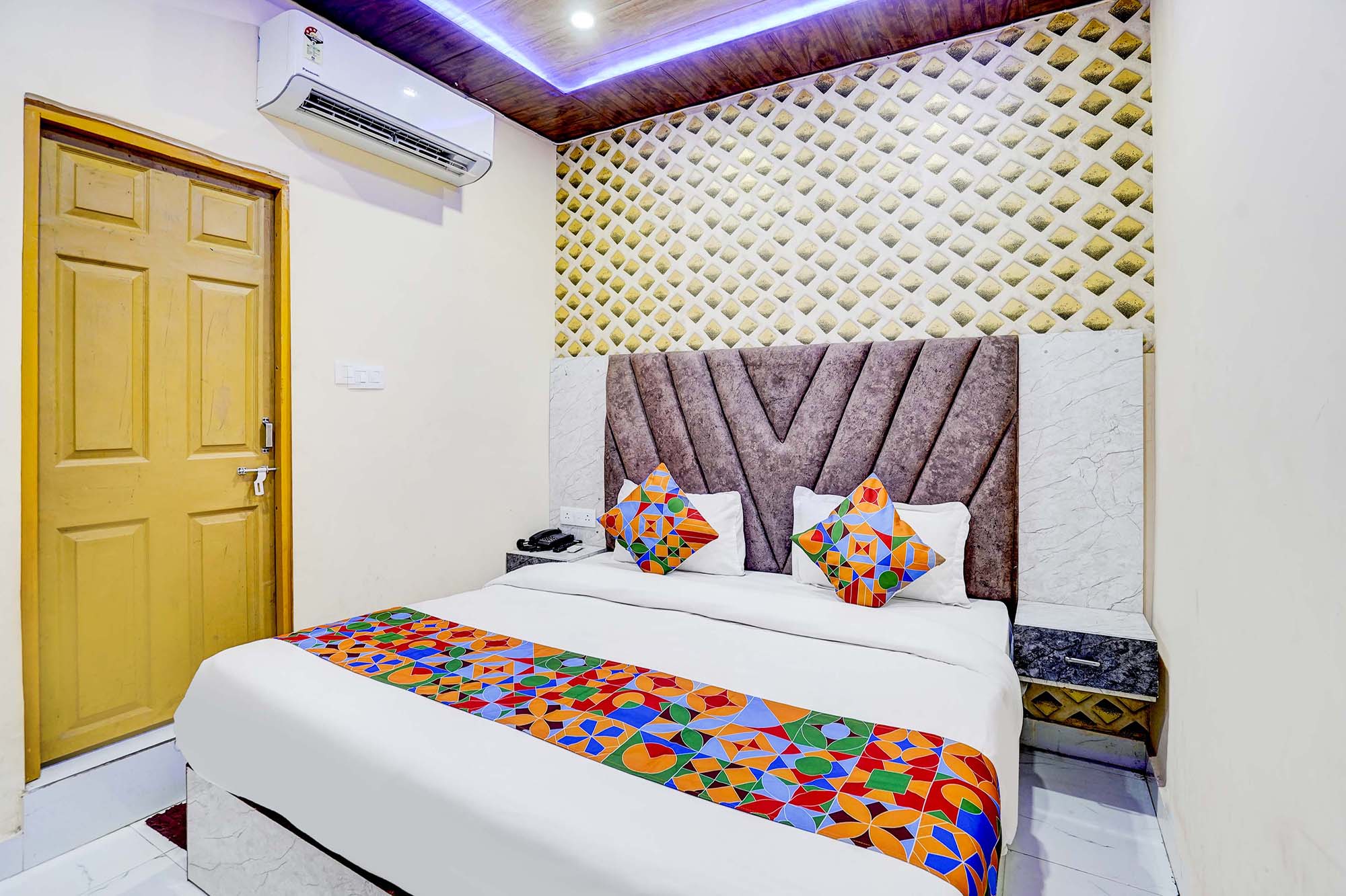 FabHotel Ratraksh - Tap to explore photos