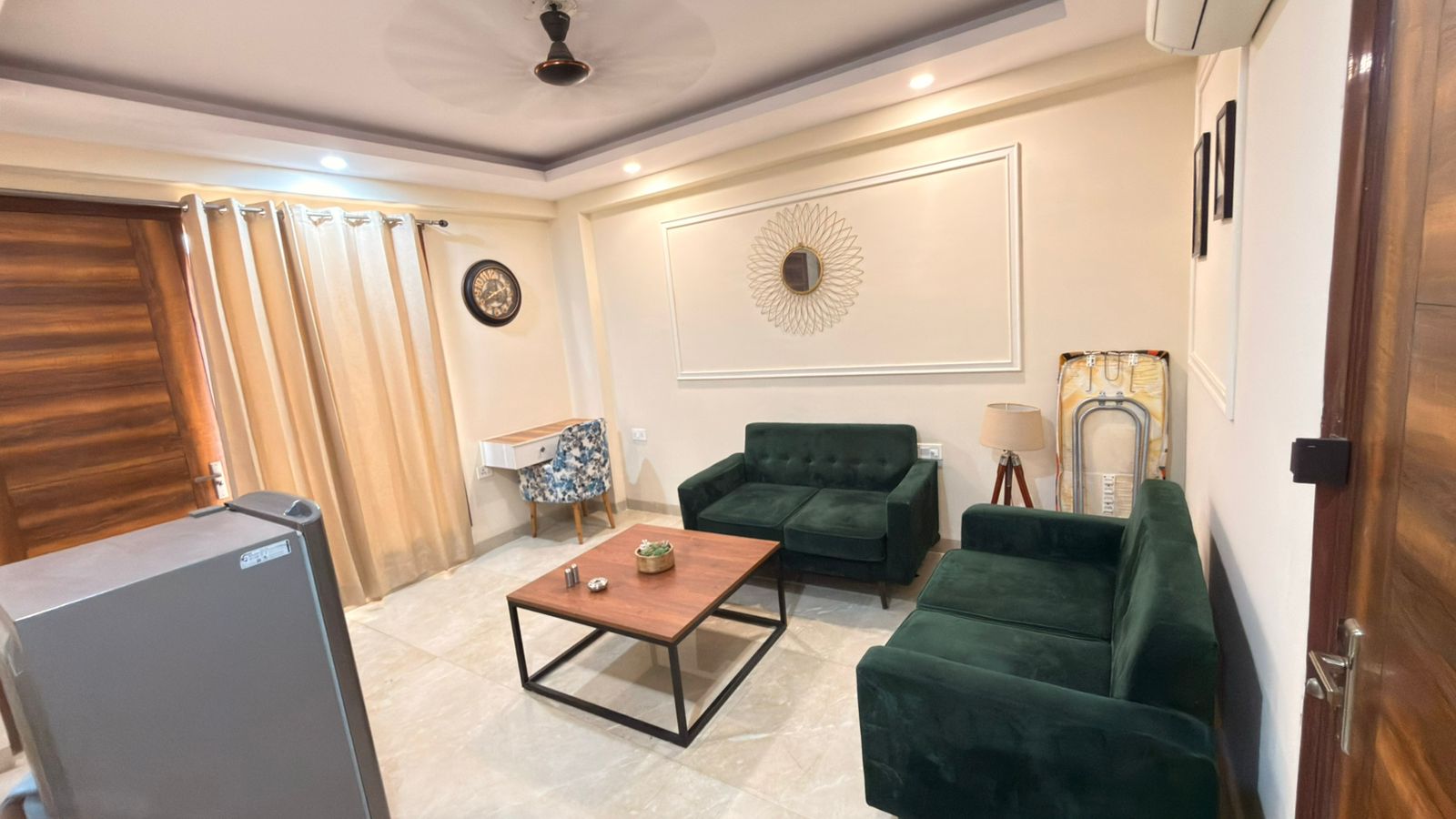 Vaneen Stay Premium Comfort Best Experience - Tap to explore photos