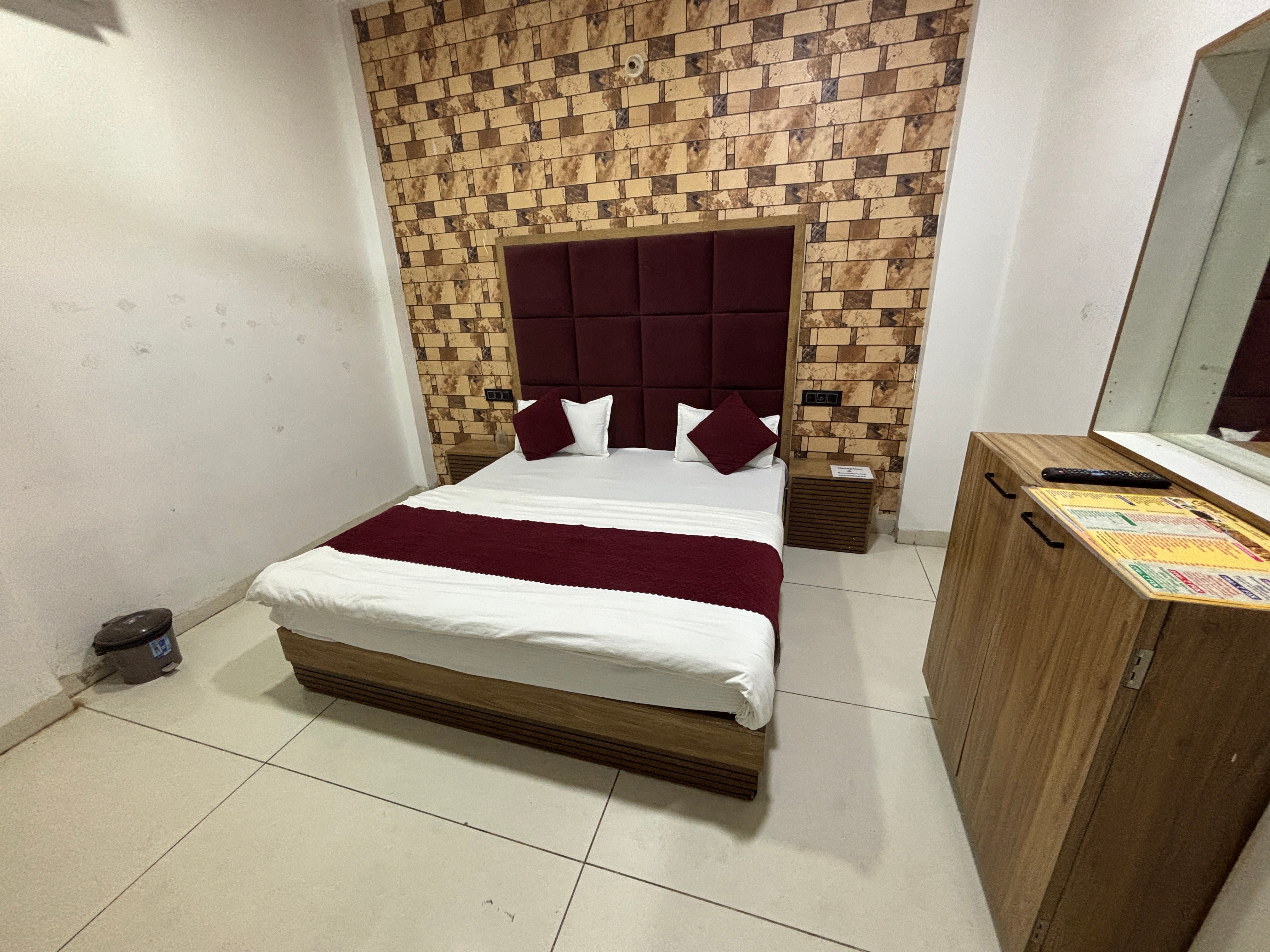 Hotel Dev Shree Palace ( Mahamrityunjay Dwar ) - Tap to explore photos