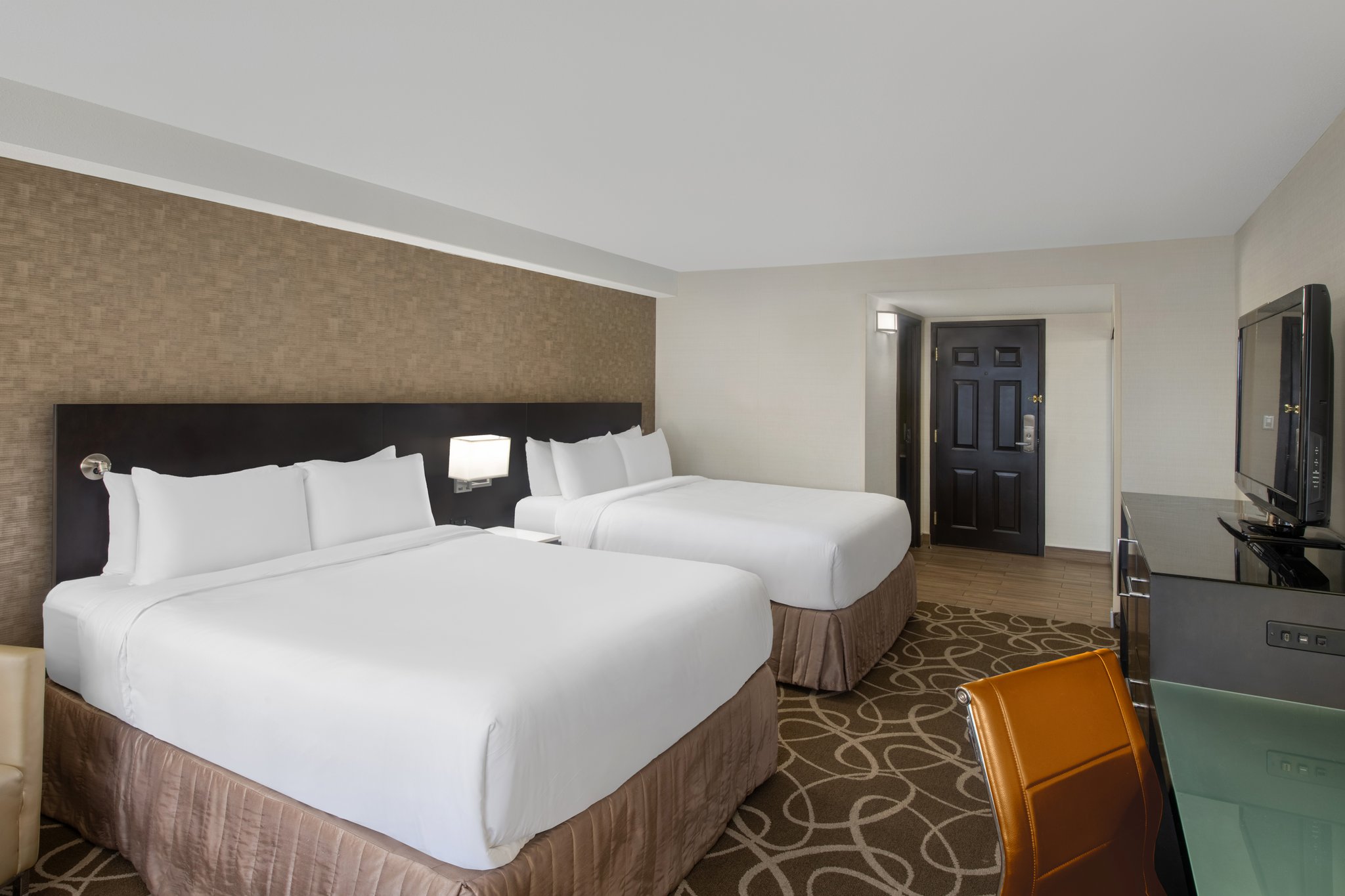Crowne Plaza KITCHENER-WATERLOO - Tap to explore photos