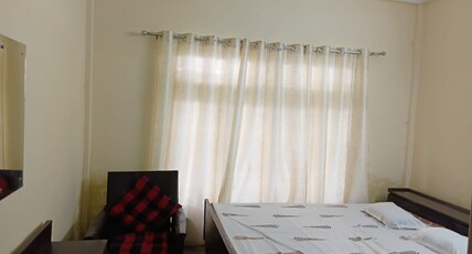 Saurabh Homestay Near AMC Road Room Type - Deluxe Room 