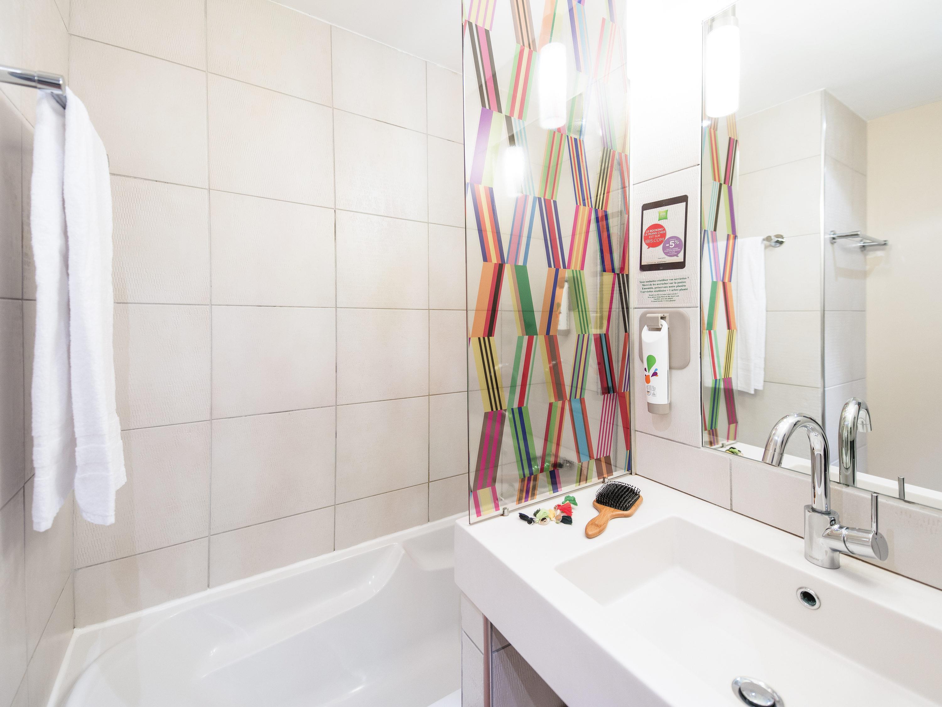 ibis Styles Cholet - Tap to explore photos