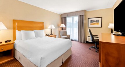 Best Western Plus Nor'wester Hotel & Conference Centre Room Type - 1 King Bed, Non-Smoking, Chair, Work Desk, Wi-Fi, Microwave And Refrigerator, Full Breakfast Best Western Plus Nor'wester Hotel & Conference Centre Room Type - 1 King Bed, Non-Smoking, Chair, Work Desk, Wi-Fi, Microwave And Refrigerator, Full Breakfast