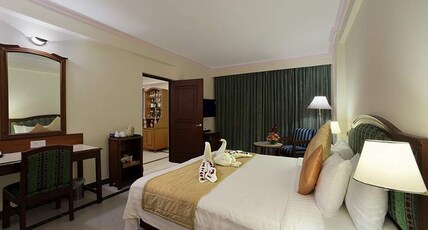 Radha Regent - A Sarovar Hotel Room Type - Suite with Living Room