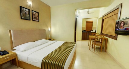 SANDALWOOD HOTEL & SUITES Room Type - Deluxe Premier Room
