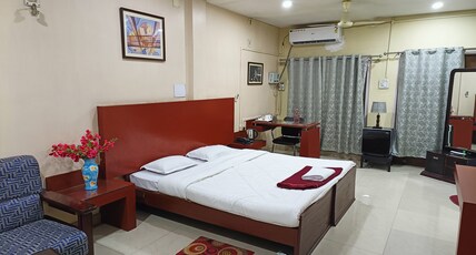 MAPLE LEAF HOTEL Room Type - Executive Room King Bed